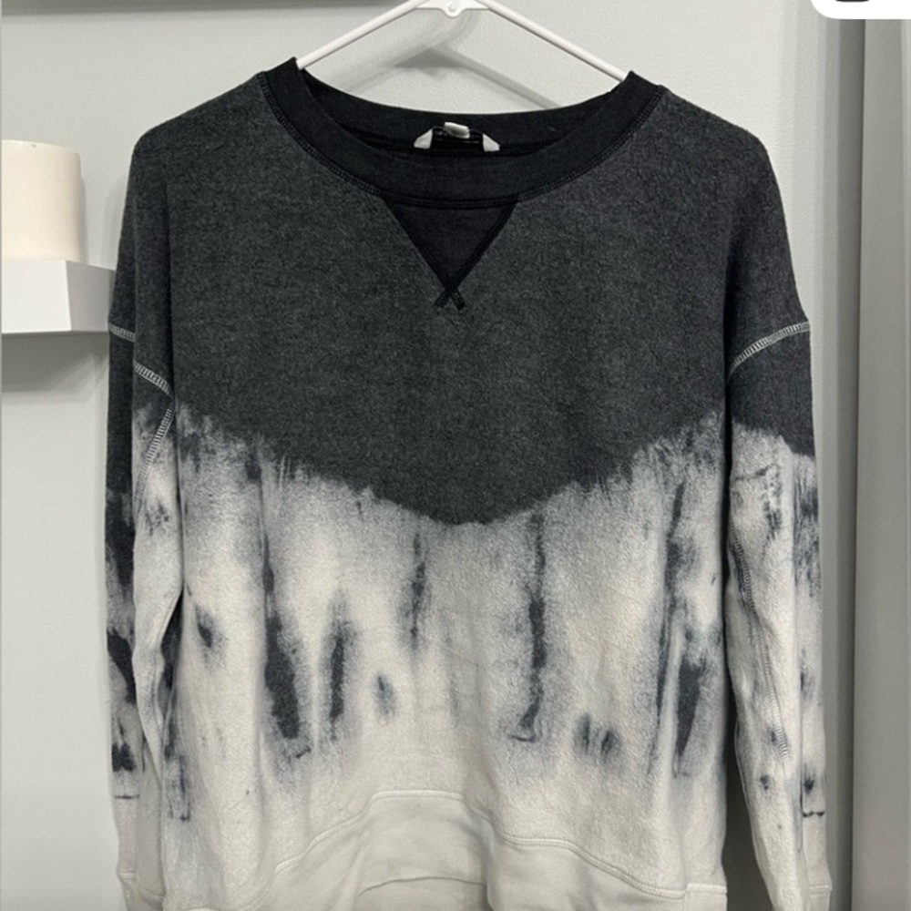 American Eagle Outfitters Ombre Sweatshirt in women’s size medium
